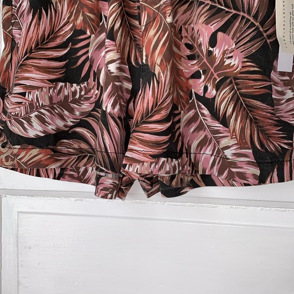 JANE + DELANCEY TROPICAL PALM LEAF PULL ON SHORTS - Picture 3 of 7